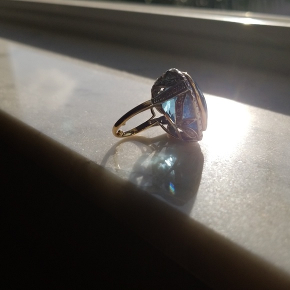 Luxe Blue Topaz Ring- Estate Jewelry - Picture 7 of 8